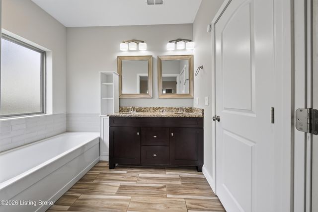 204 Robert East Ct, Vine Grove, KY 40175