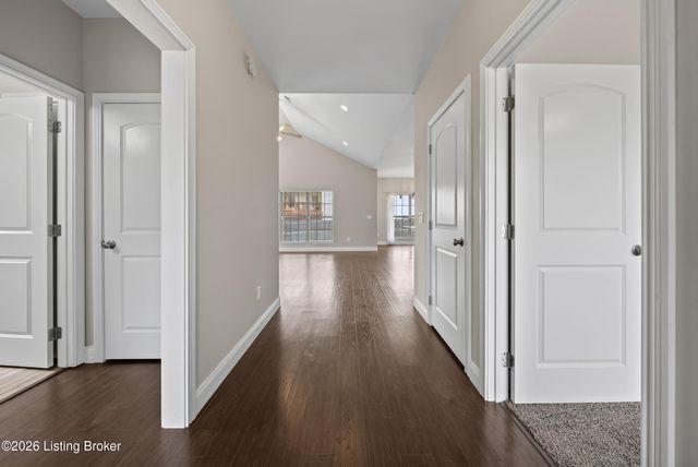 204 Robert East Ct, Vine Grove, KY 40175