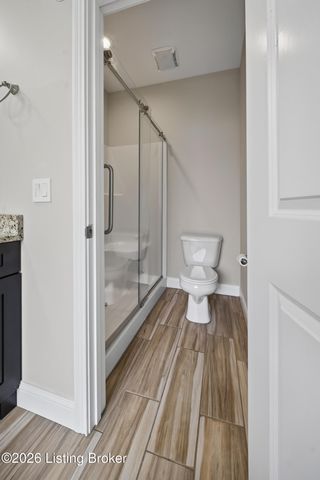 204 Robert East Ct, Vine Grove, KY 40175