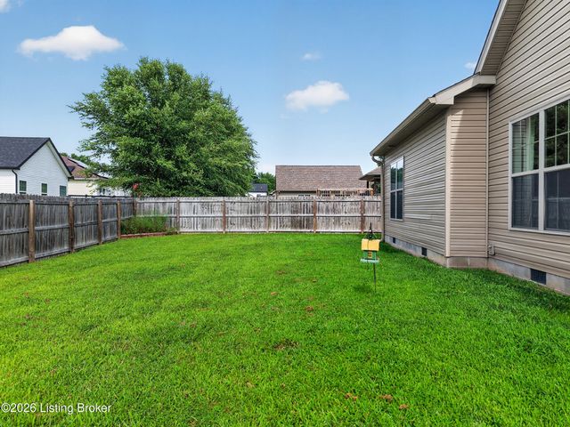 204 Robert East Ct, Vine Grove, KY 40175