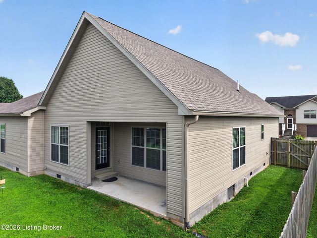 204 Robert East Ct, Vine Grove, KY 40175