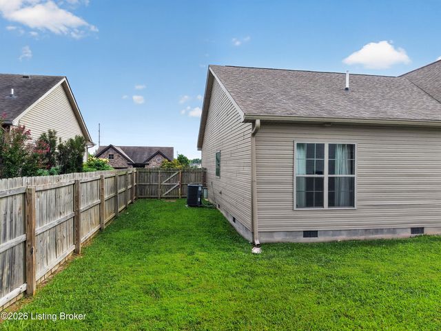 204 Robert East Ct, Vine Grove, KY 40175