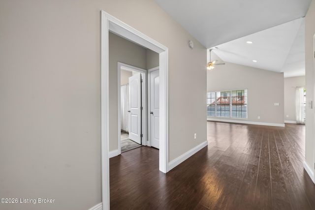 204 Robert East Ct, Vine Grove, KY 40175