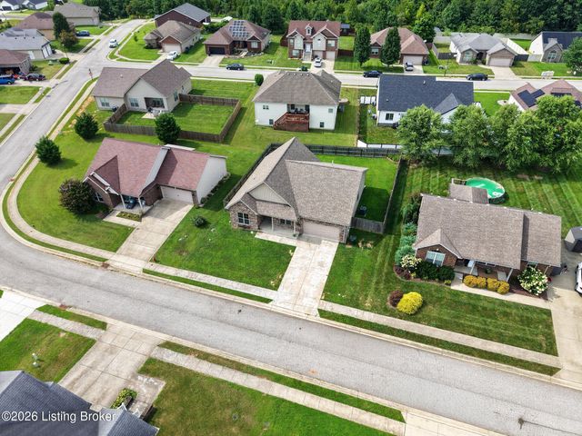 204 Robert East Ct, Vine Grove, KY 40175