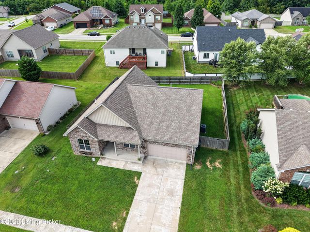 204 Robert East Ct, Vine Grove, KY 40175