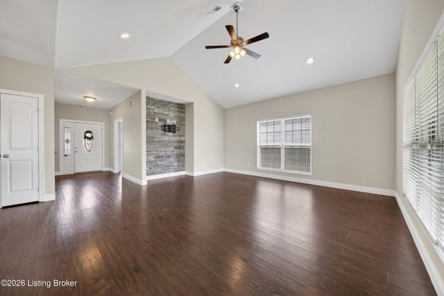 204 Robert East Ct, Vine Grove, KY 40175