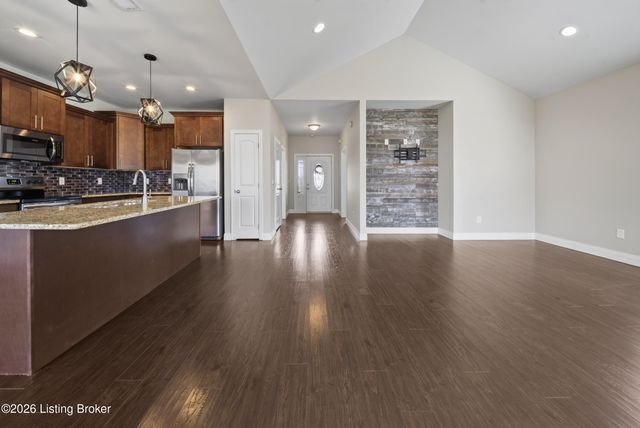204 Robert East Ct, Vine Grove, KY 40175