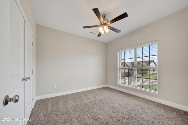 204 Robert East Ct, Vine Grove, KY 40175