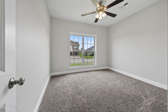 204 Robert East Ct, Vine Grove, KY 40175