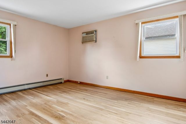 27 Crystal St, North Arlington Boro, NJ 07031