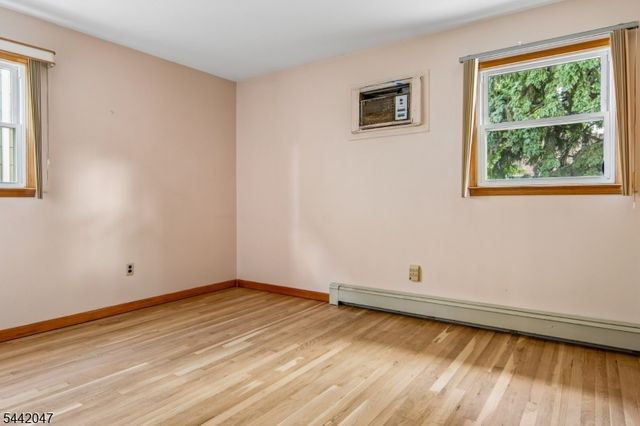 27 Crystal St, North Arlington Boro, NJ 07031