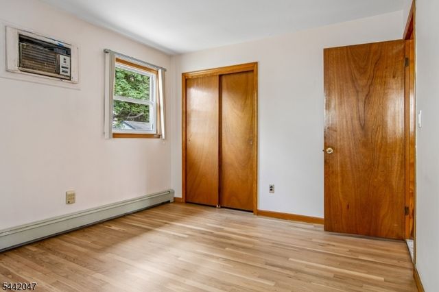 27 Crystal St, North Arlington Boro, NJ 07031