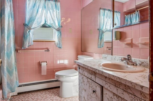 27 Crystal St, North Arlington Boro, NJ 07031