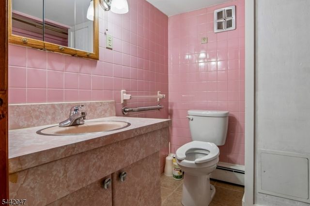 27 Crystal St, North Arlington Boro, NJ 07031