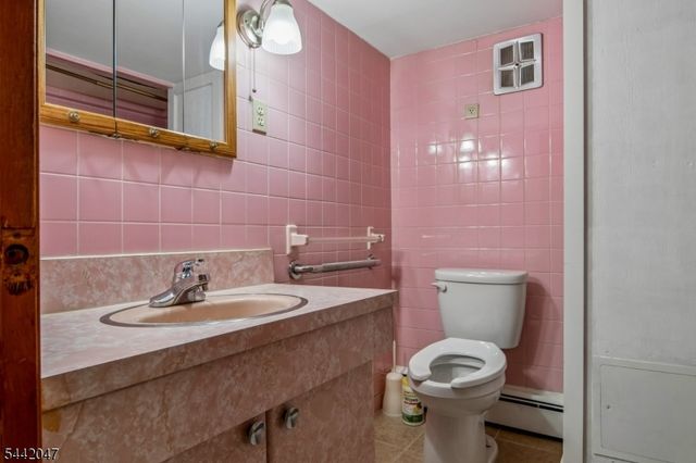 27 Crystal St, North Arlington Boro, NJ 07031