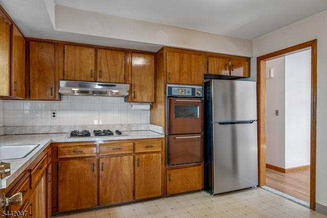 27 Crystal St, North Arlington Boro, NJ 07031