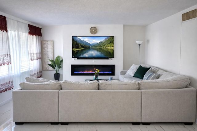 1701 NW 46th Avenue 111, Lauderhill, FL 33313