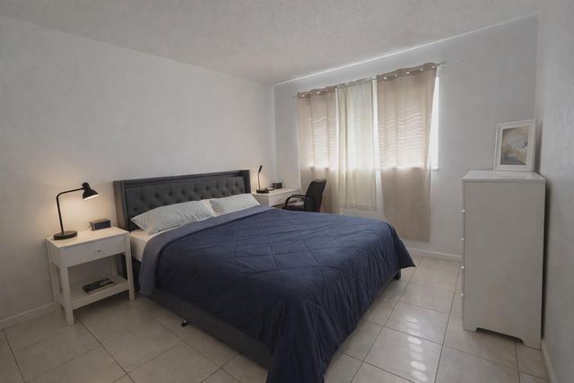 1701 NW 46th Avenue 111, Lauderhill, FL 33313