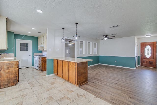 512 Kemper Avenue, Crowley, TX 76036