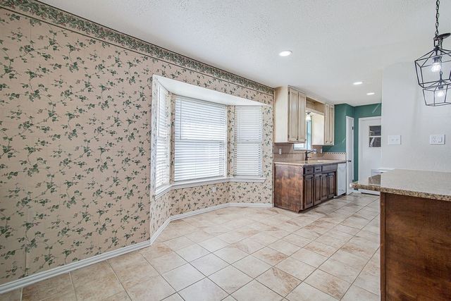 512 Kemper Avenue, Crowley, TX 76036