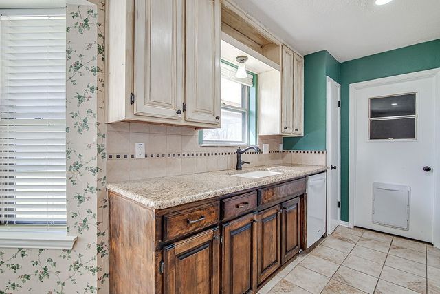 512 Kemper Avenue, Crowley, TX 76036