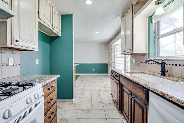 512 Kemper Avenue, Crowley, TX 76036