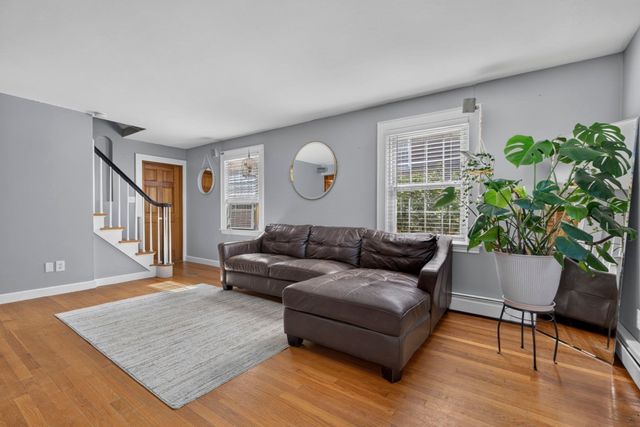 8 Lyndale Rd, Worcester, MA 01606