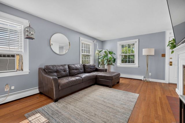 8 Lyndale Rd, Worcester, MA 01606