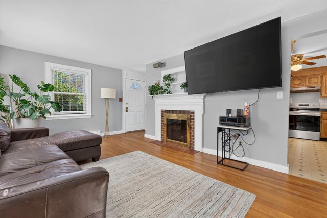 8 Lyndale Rd, Worcester, MA 01606