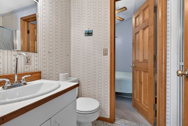 8 Lyndale Rd, Worcester, MA 01606