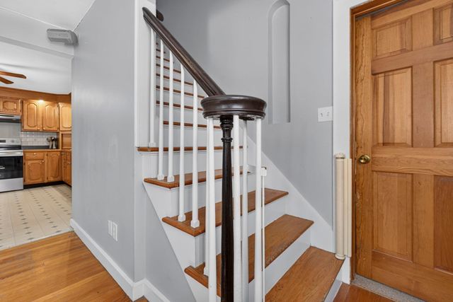 8 Lyndale Rd, Worcester, MA 01606