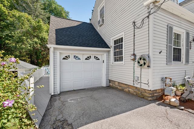 8 Lyndale Rd, Worcester, MA 01606