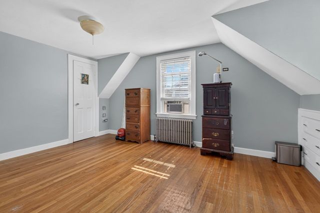8 Lyndale Rd, Worcester, MA 01606