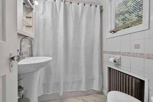 8 Lyndale Rd, Worcester, MA 01606