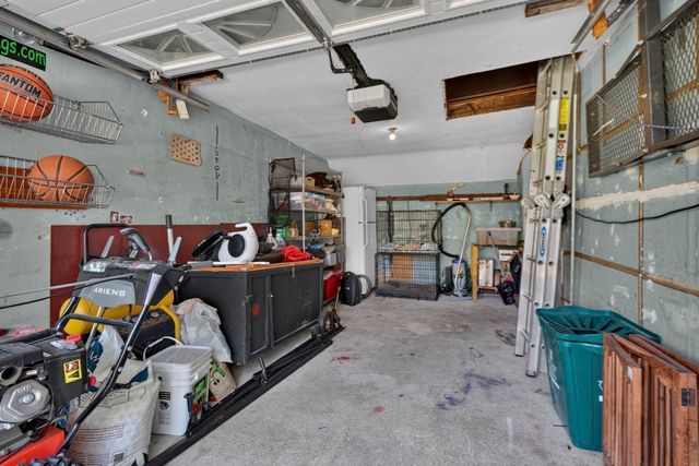 8 Lyndale Rd, Worcester, MA 01606