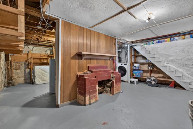 8 Lyndale Rd, Worcester, MA 01606