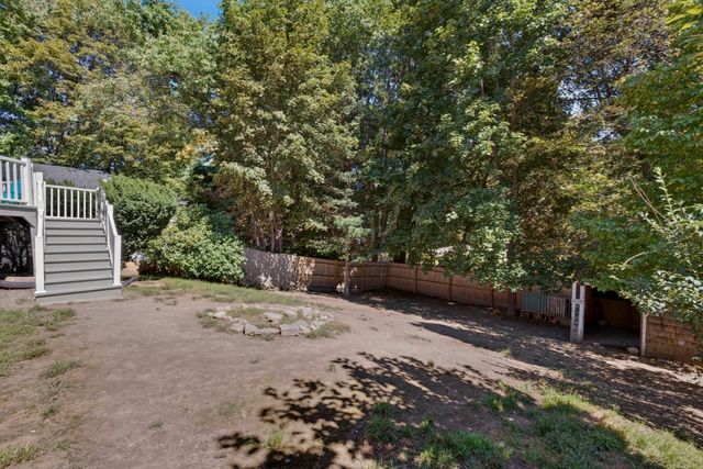 8 Lyndale Rd, Worcester, MA 01606