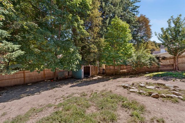 8 Lyndale Rd, Worcester, MA 01606