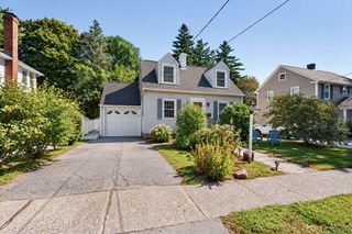 8 Lyndale Rd, Worcester, MA 01606