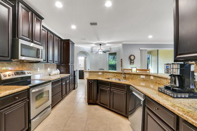9328 Silent Oak Circle, West Palm Beach, FL 33411