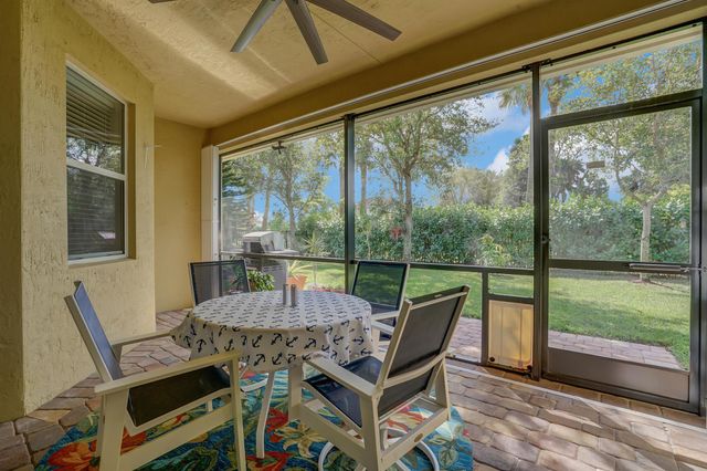 9328 Silent Oak Circle, West Palm Beach, FL 33411