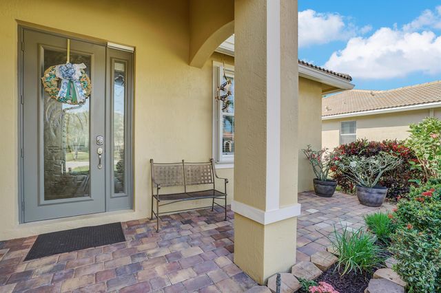 9328 Silent Oak Circle, West Palm Beach, FL 33411