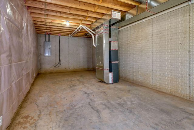 1335 COPPER MOUNTAIN Drive, Crescent, IA 51526