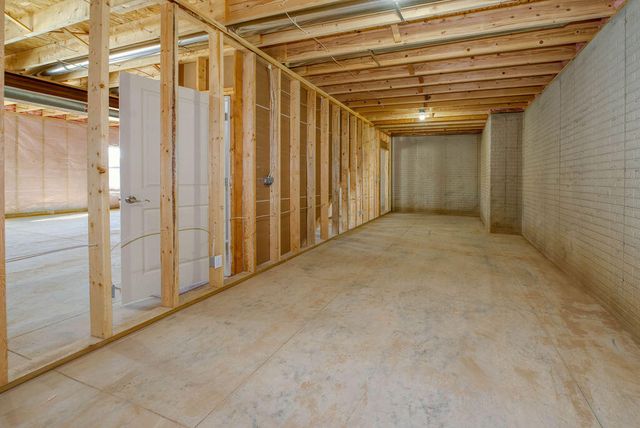 1335 COPPER MOUNTAIN Drive, Crescent, IA 51526