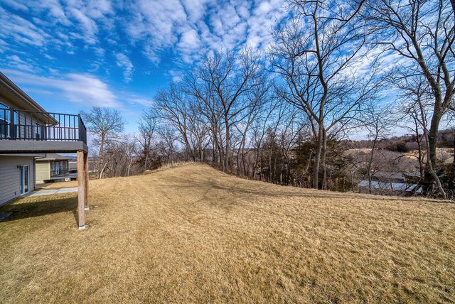 1335 COPPER MOUNTAIN Drive, Crescent, IA 51526