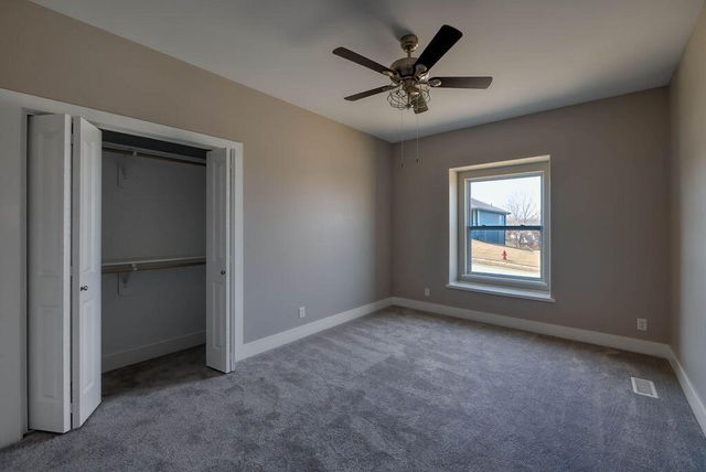 1335 COPPER MOUNTAIN Drive, Crescent, IA 51526