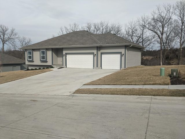 1335 COPPER MOUNTAIN Drive, Crescent, IA 51526