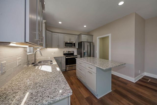 1335 COPPER MOUNTAIN Drive, Crescent, IA 51526