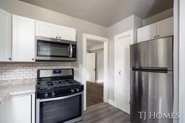 52 Holly Street SW, Grand Rapids, MI 49548