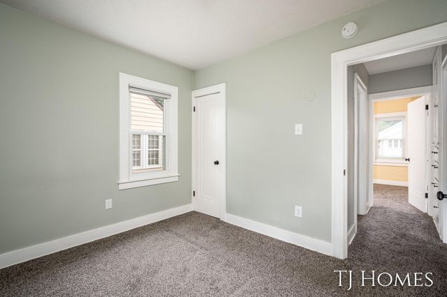 52 Holly Street SW, Grand Rapids, MI 49548